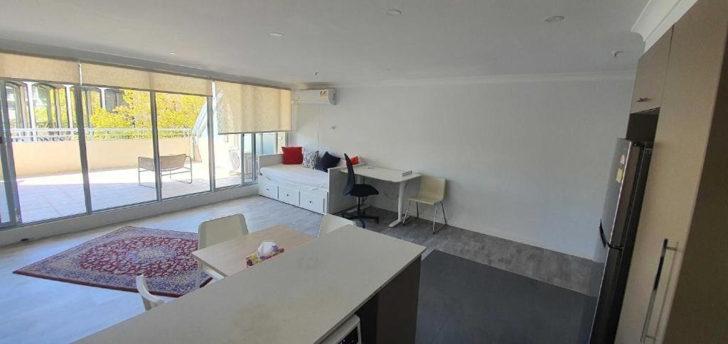 Dana-Cozy Studio With Shared Entry In The City Camberra Exterior foto