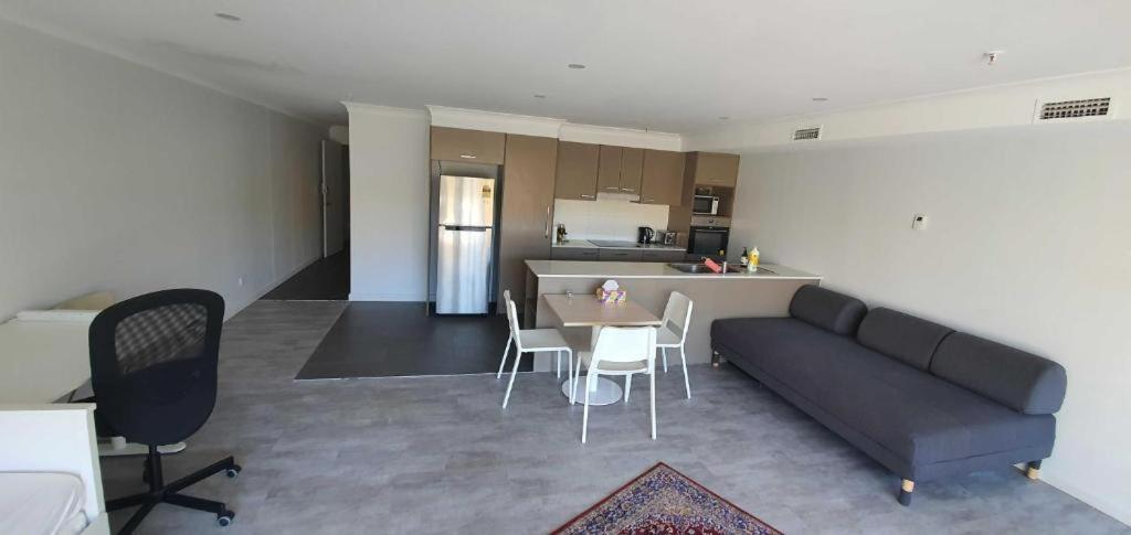 Dana-Cozy Studio With Shared Entry In The City Camberra Exterior foto