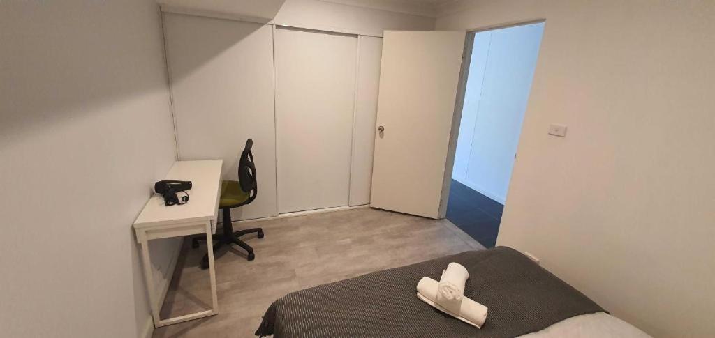 Dana-Cozy Studio With Shared Entry In The City Camberra Exterior foto